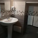 Gio לינה וארוחת בוקר